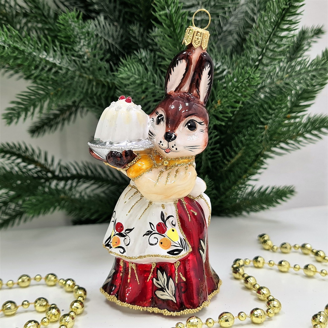 фото Стеклянная елочная игрушка Зайчиха с тортом-3