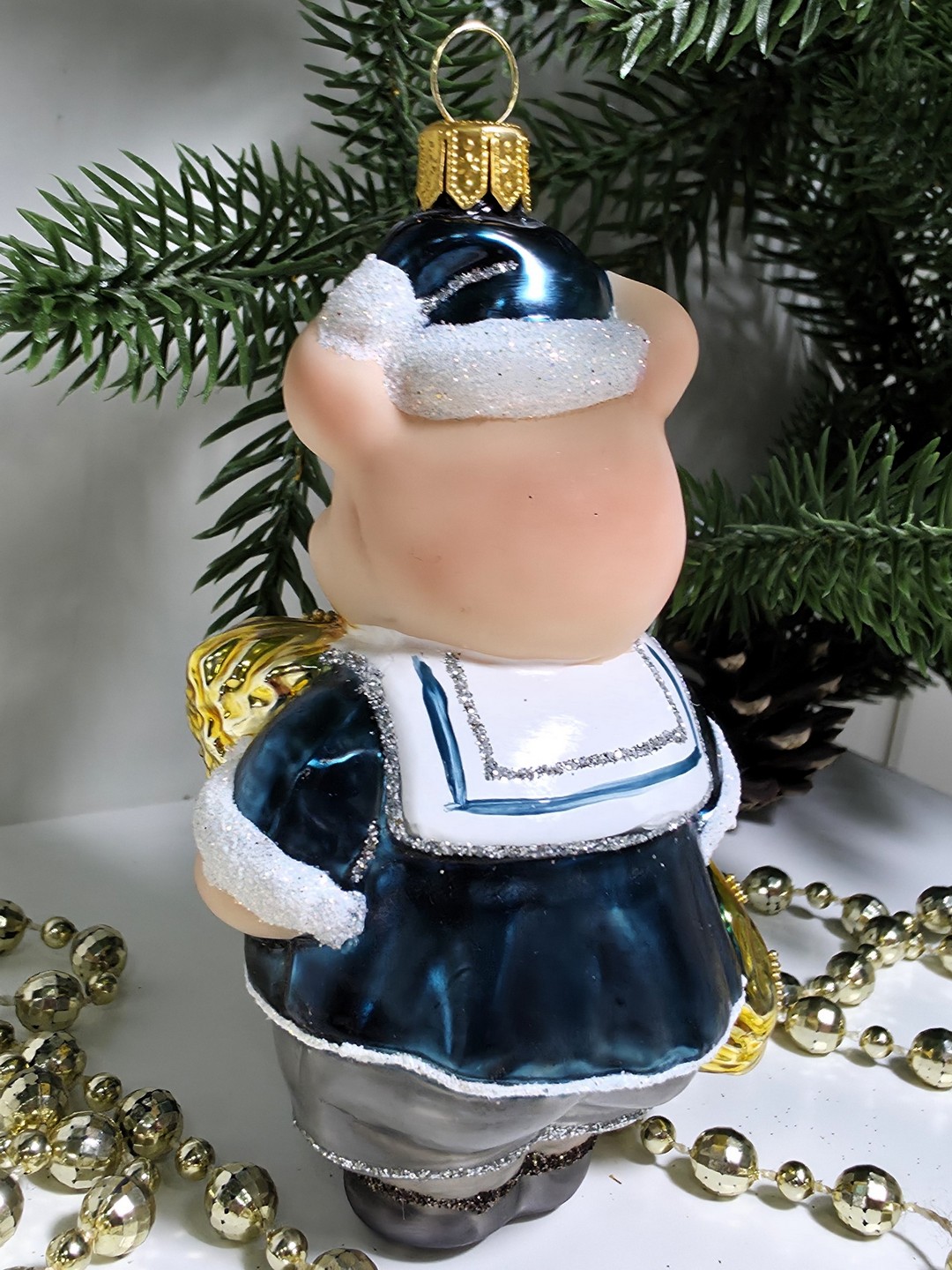 фото Стеклянная елочная игрушка Поросенок Ниф-Ниф с сеном