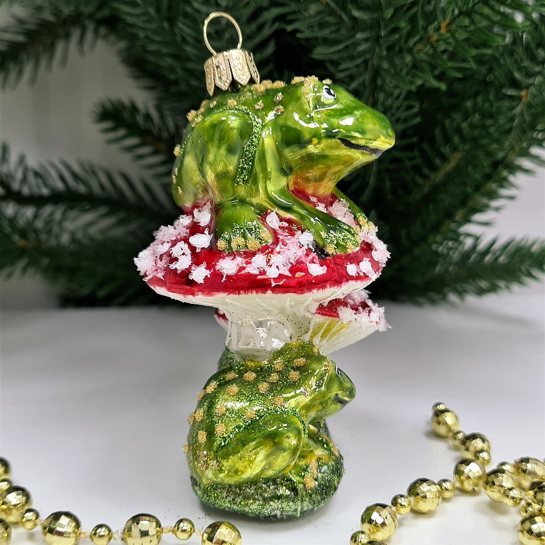 фото Стеклянная елочная игрушка Лягушки на мухоморах