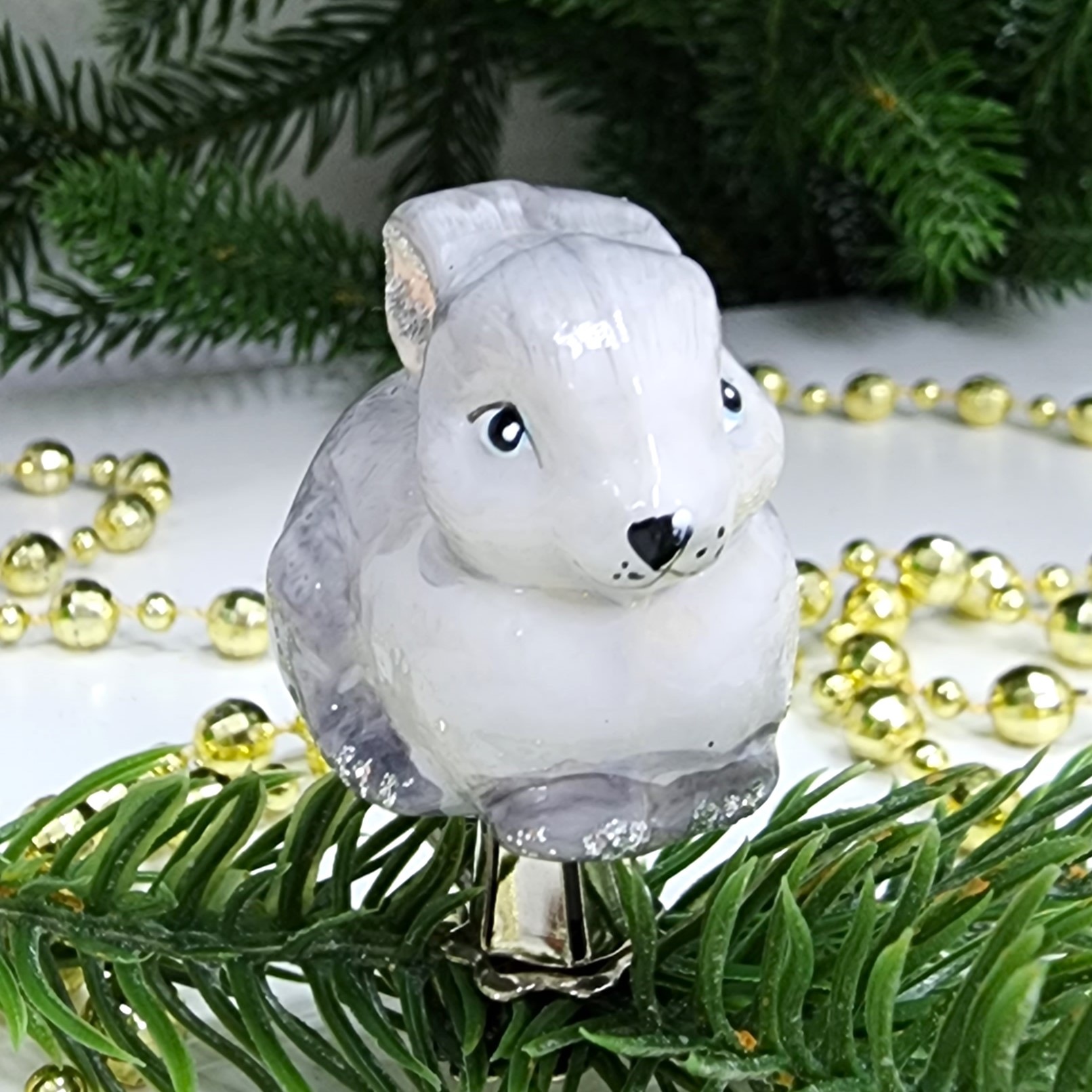 фото Стеклянная елочная игрушка Зайчик на прищепке