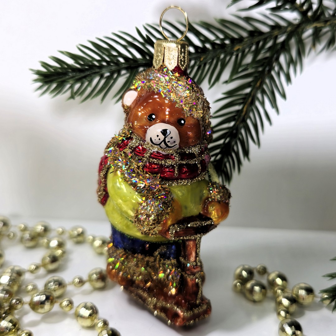 фото Стеклянная елочная игрушка Мишка на самокате