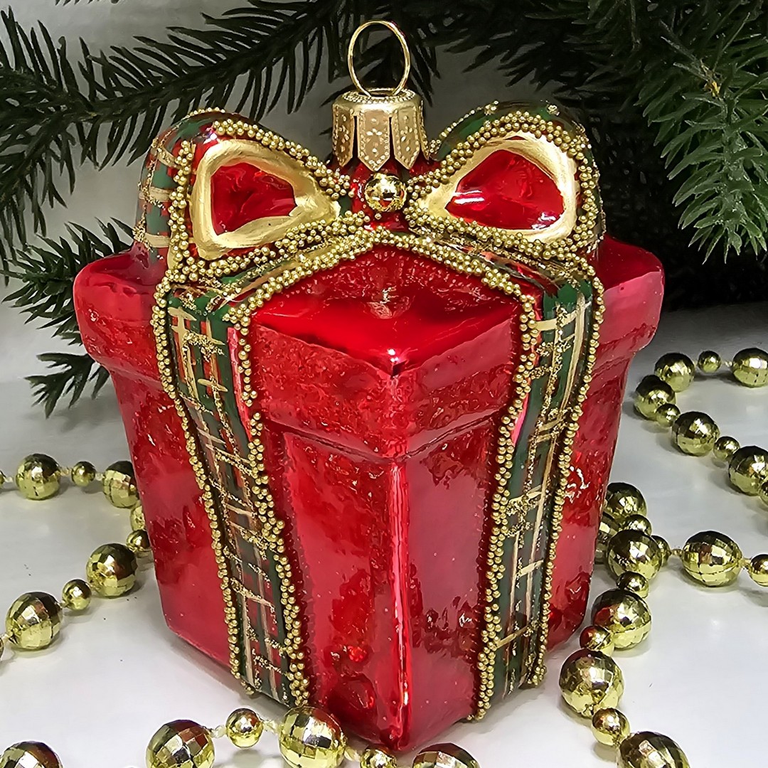 фото Стеклянная елочная игрушка Подарок