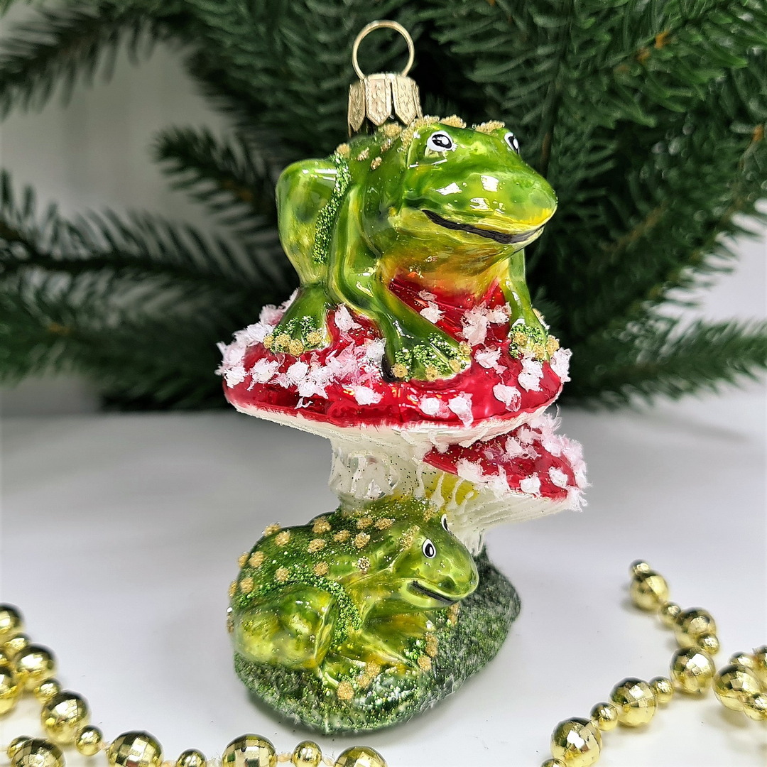 фото Стеклянная елочная игрушка Лягушки на мухоморах