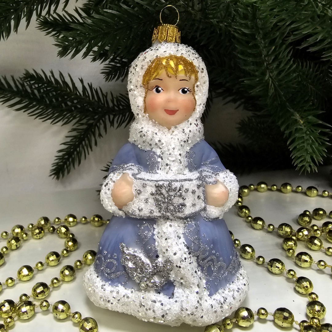 фото Стеклянная елочная игрушка Девочка