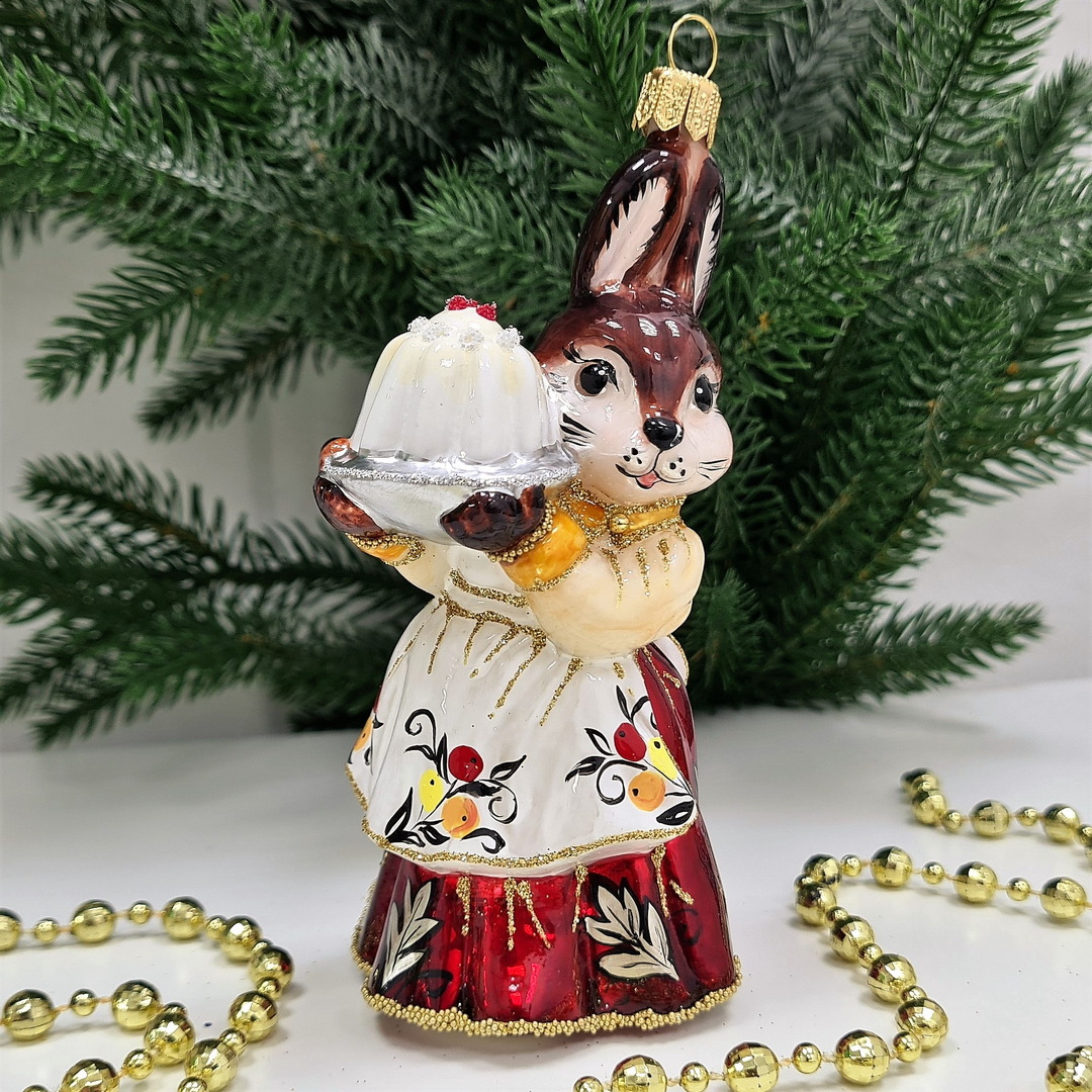 фото Стеклянная елочная игрушка Зайчиха с тортом-3
